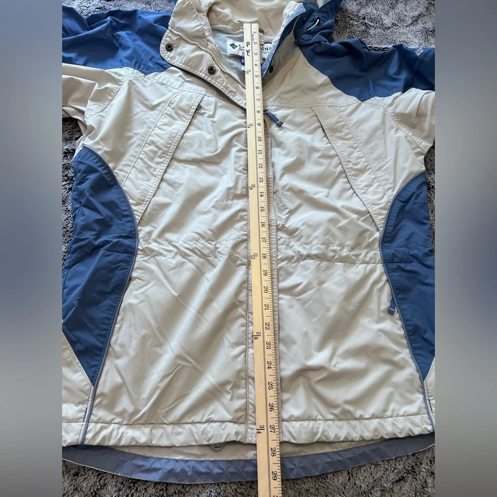 Women’s Columbia Blue and Cream Shell Jacket - Picture 5 of 10